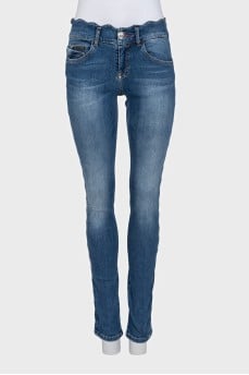 Slim-fit blue jeans with a low rise
