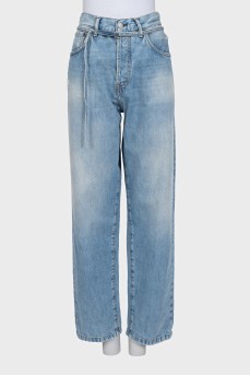 Wide-leg jeans with a belt