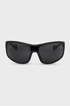 Men's sunglasses with a detachable strap