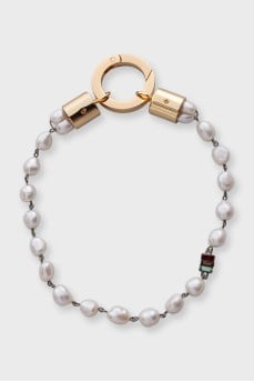Gold keychain with pearls