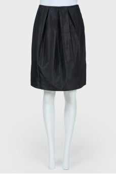Large pleated graphite skirt