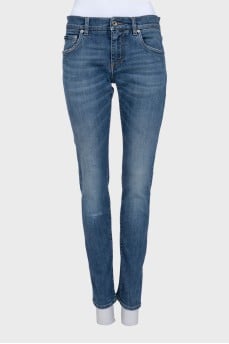 Синие skinny джинсы с лого на кармане