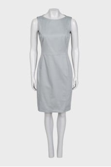 Fitted dress with a zipper at the back