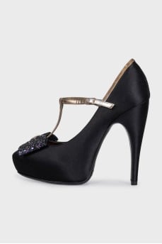 Fabric shoes with heels and straps