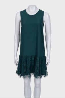 Straight cut dress decorated with lace at the bottom