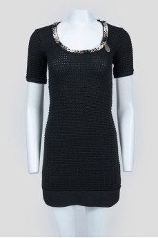 Black knit dress with chain and U-neck