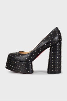Leather shoes with gold-colored heels