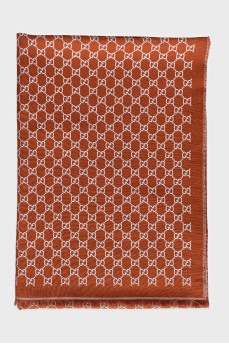 Reversible scarf with signature print