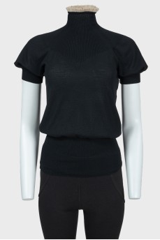 Woolen sweater with short-willed sleeves