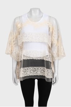 Beige cape with lace
