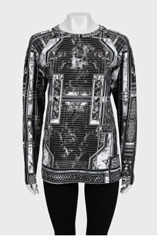 Black and white loose-fitting jumper