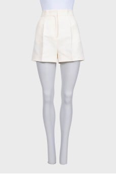 Straight shorts with creases