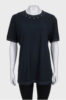 Black straight-cut T-shirt