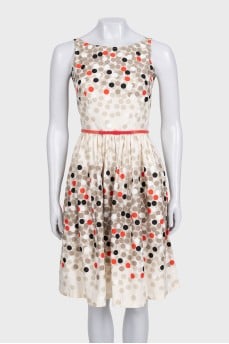 Fitted dress with a thin belt