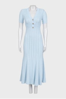 Fitted dress with buttons and tag