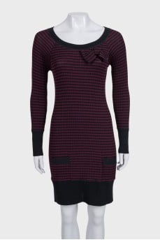 Two-tone bodycon dress decorated with a bow