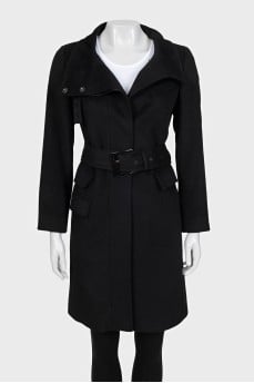 Fitted cashmere coat with belt