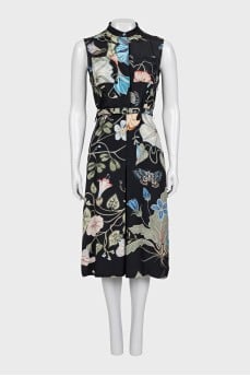 Fitted dress with printed buttons
