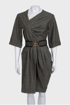 Fitted dress with a gold buckle