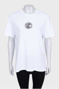 White straight-cut T-shirt with a brand logo