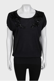 Decorated sleeveless blouse