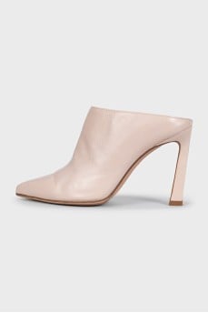 Closed leather mules with heels