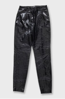 Tapered trousers with embossed tag