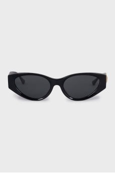 Cat eye sunglasses with gold logo