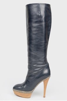 Leather boots with wooden heels