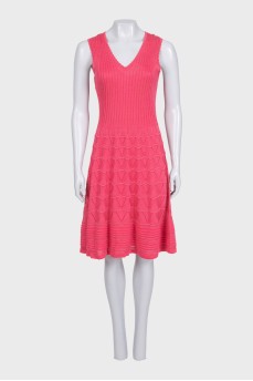 Fitted pink dress with perforations