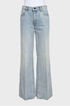 Wide-leg jeans with a mid-rise
