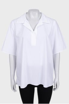White short sleeve shirt with no fastening