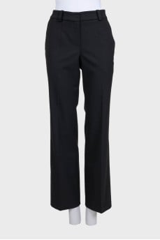 Straight-leg wool trousers with a mid-rise