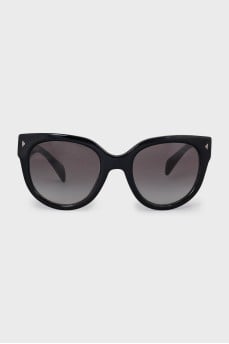 Black sunglasses with gradient lens