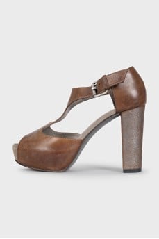 Brown leather sandals with a stable heel
