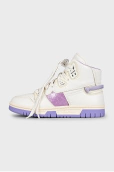 High-top leather sneakers with a contrasting sole
