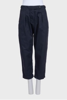 Blue straight trousers with a patch pocket