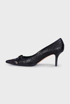 Шкіряні туфлі kitten heel з вишивкою