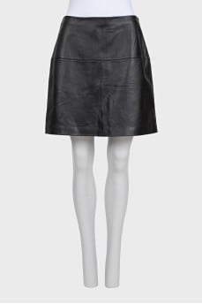 Straight-cut leather skirt with a zipper