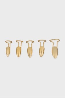 A set of adjustable rings for a cat claw effect