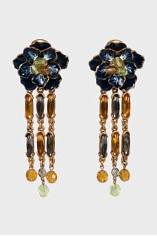 Flower-shaped clip-on earrings in gold color