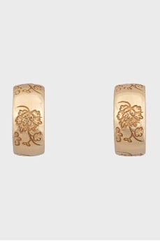 Gold earrings with engraving