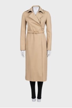 Fitted coat with a belt