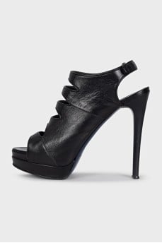 Leather sandals with velcro