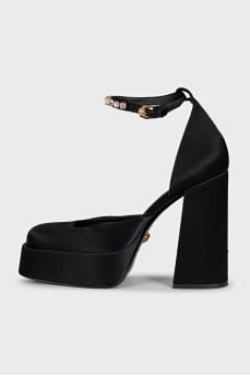 Medusa Aevitas textile shoes