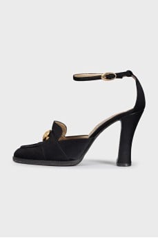 Vintage textile shoes with a gold logo
