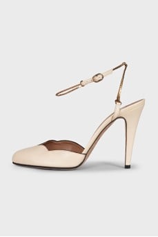 Beige slingbacks with chain