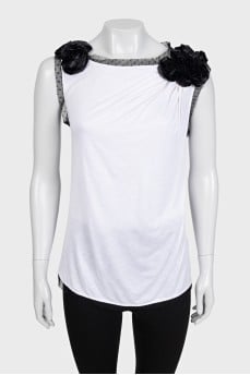 Straight top with lace trim
