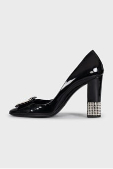 Patent leather shoes decorated with rhinestones