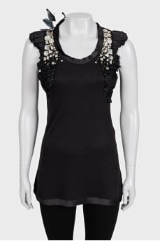 Black T-shirt with decoration